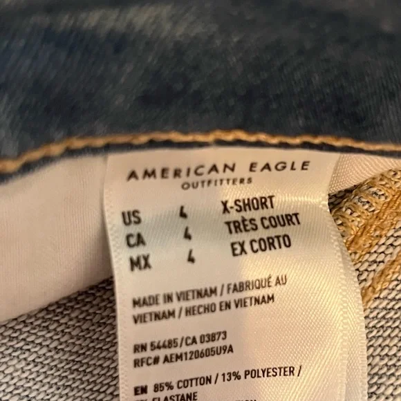 Light wash American Eagle distressed jegging/skinny jean - Picture 3 of 3